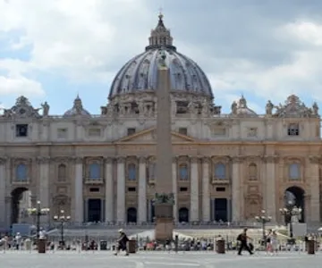 St. Peter's Basilica: Guided Tour + Vatican Grottoes Access